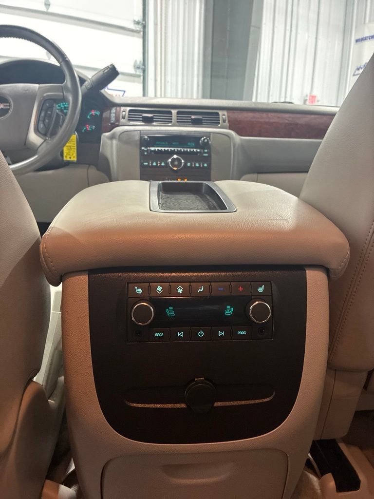 Used 2014 GMC Yukon SLT w/ SLT Chrome Package AWD/4WD image 25