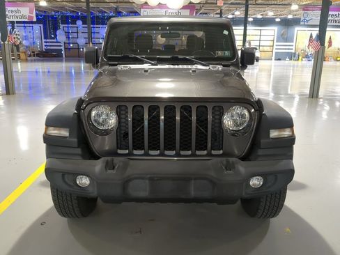 Used 2020 Jeep Gladiator Sport w/ Quick Order Package 23S AWD/4WD image 3