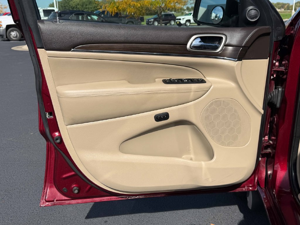 Used 2017 Jeep Grand Cherokee Overland AWD/4WD image 27