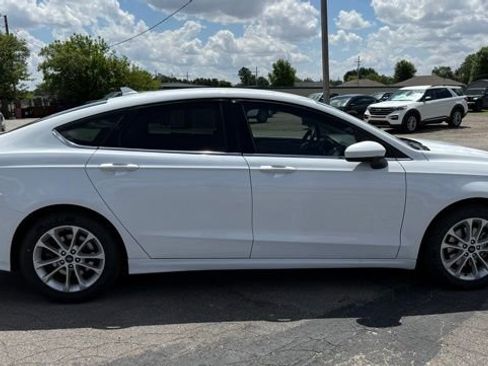Used 2019 Ford Fusion SE FWD image 7
