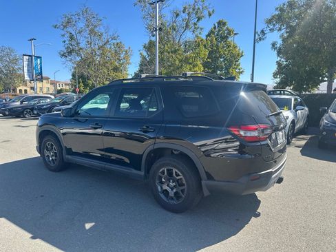 Used 2024 Honda Pilot TrailSport image 4