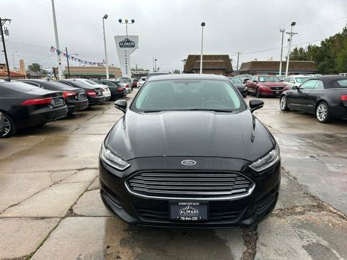 Used 2015 Ford Fusion SE FWD image 2