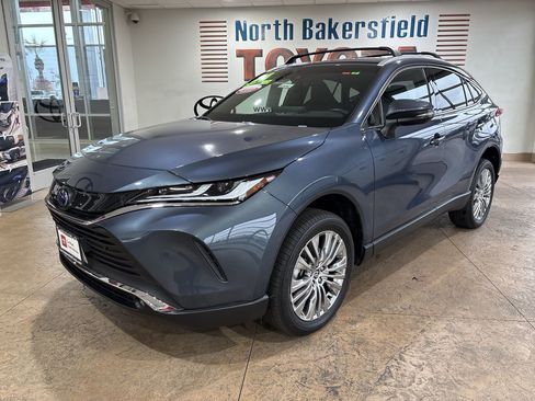 Certified 2024 Toyota Venza LE image 6