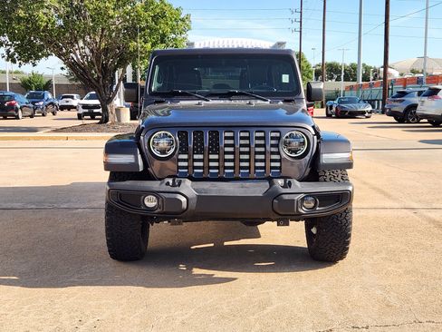 Used 2020 Jeep Wrangler Unlimited Sahara AWD/4WD image 3