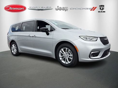 New 2026 Chrysler Pacifica Select image 1