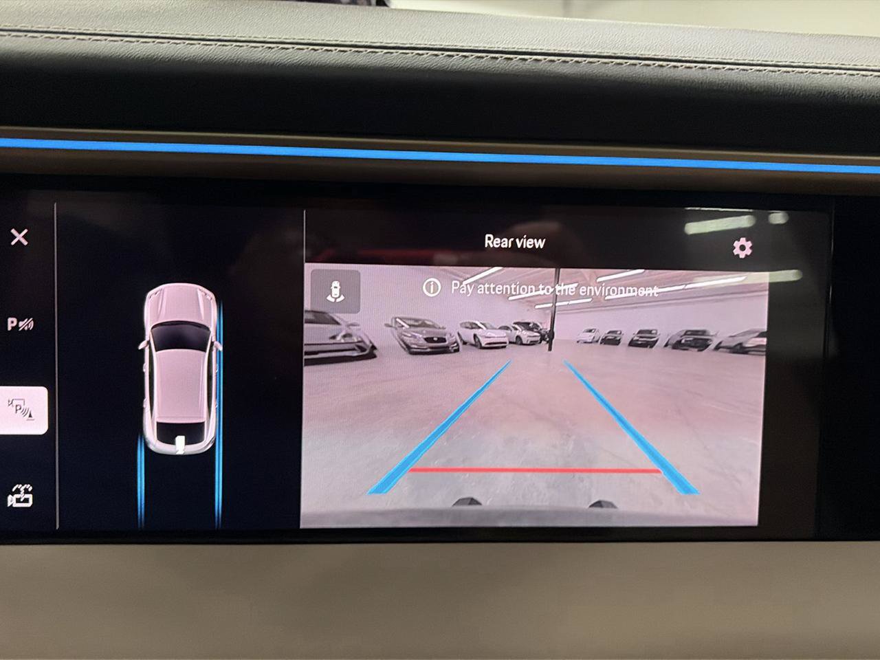 Used 2025 Porsche Macan Electric w/ Premium Package RWD image 21
