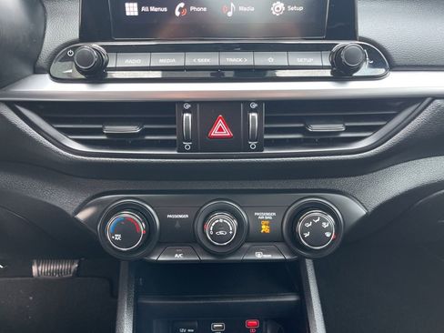 Used 2024 Kia Forte LXS w/ LXS Technology Package image 21