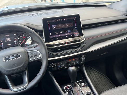 Used 2025 Jeep Compass Trailhawk image 20