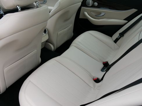 Used 2020 Mercedes-Benz E 350 Sedan image 12