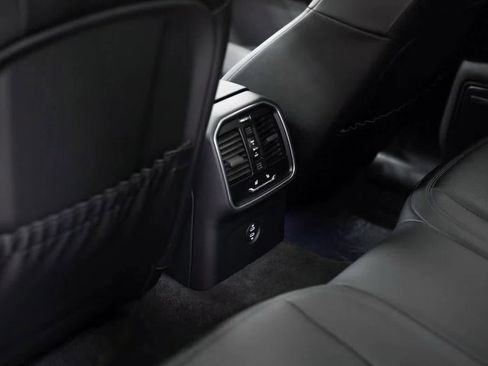 Certified 2025 Porsche Macan image 29