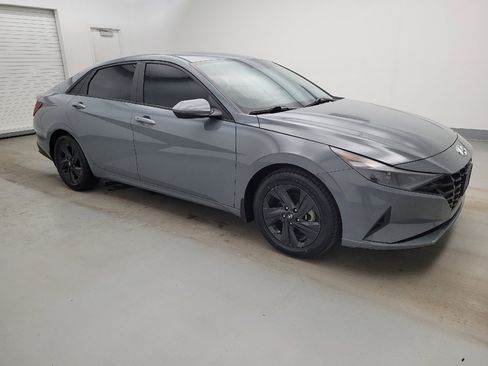Used 2022 Hyundai Elantra SEL image 11