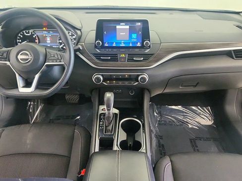 Used 2024 Nissan Altima 2.5 SV FWD image 25