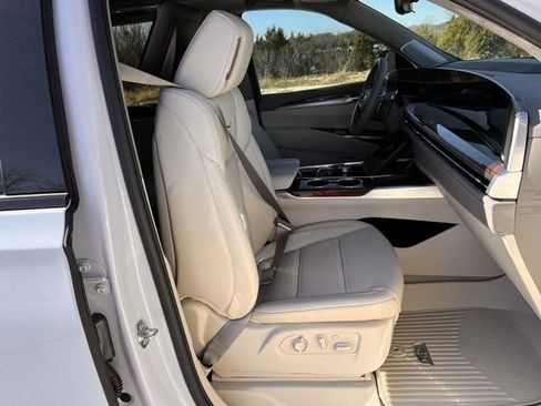 Certified 2026 Cadillac Escalade ESV Platinum Sport w/ LPO, ONYX Package image 29