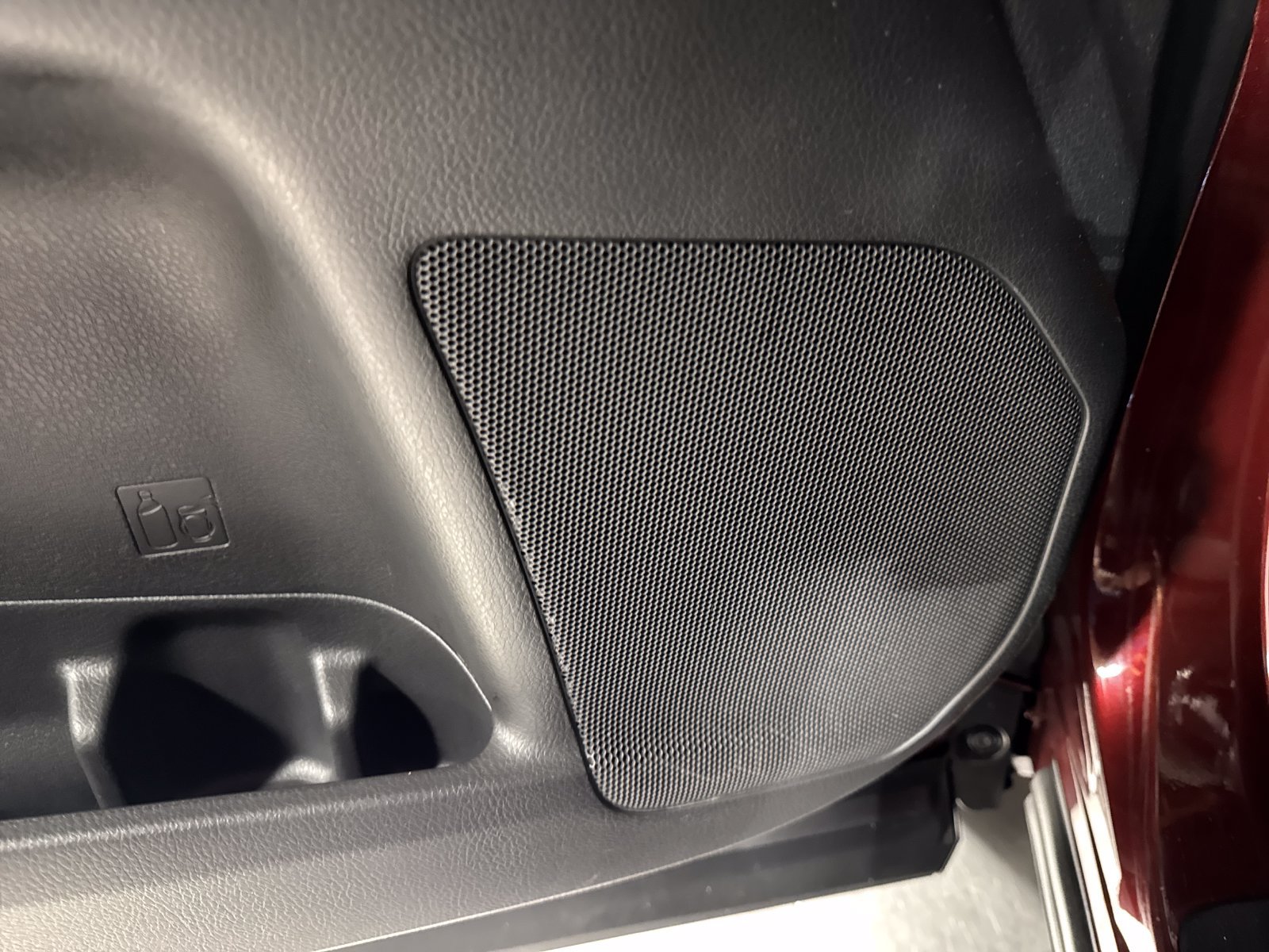 Used 2019 Toyota Highlander XLE w/ Carpet Mat Package (TMS) AWD/4WD image 17