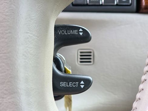 Used 1997 Cadillac De Ville D'Elegance w/ Safety/Security Pkg image 34