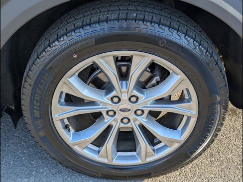 Used 2024 Ford Explorer XLT w/ Equipment Group 202A RWD image 27