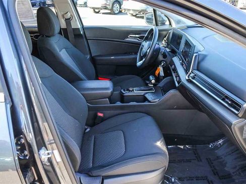 Used 2023 Kia Sportage LX image 17
