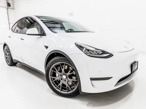 Used 2020 Tesla Model Y Long Range AWD/4WD image 8