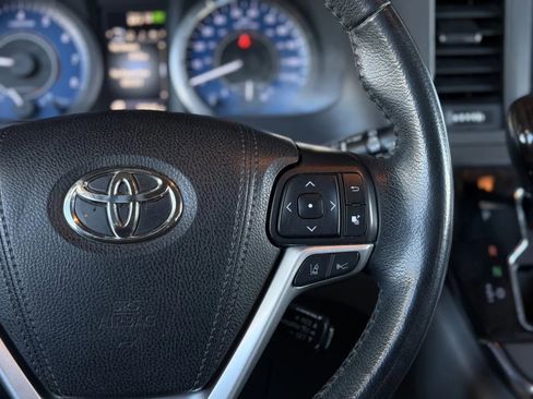 Used 2019 Toyota Sienna XLE w/ XLE Navigation Package FWD image 31