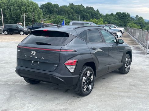 Used 2024 Hyundai Kona SEL AWD/4WD image 3