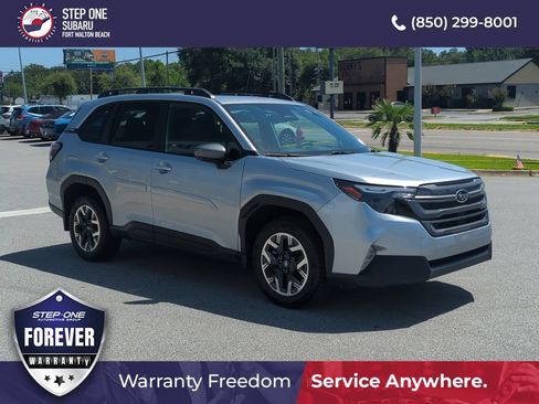 Used 2025 Subaru Forester Premium AWD/4WD image 9