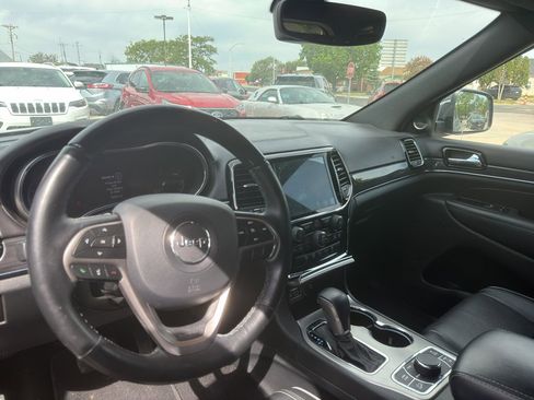 Used 2020 Jeep Grand Cherokee Overland AWD/4WD image 6