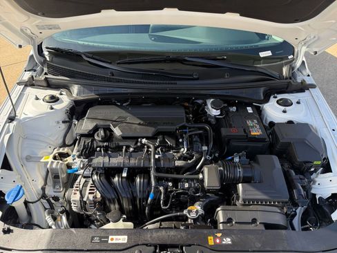 Used 2025 Hyundai Elantra SEL image 34