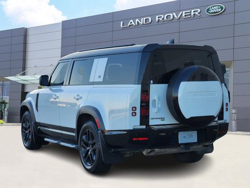 Certified 2023 Land Rover Defender 130 X-Dynamic SE image 4