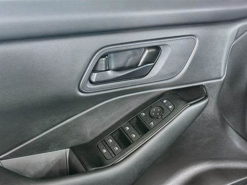 Used 2025 Nissan Rogue S FWD image 15