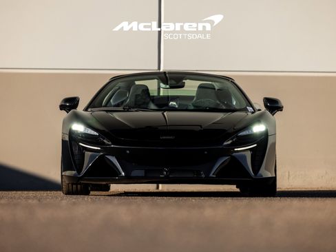 Used 2025 McLaren Artura Spider image 15