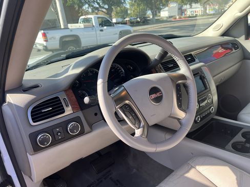 Used 2007 GMC Sierra 1500 SLT w/ Z71 Off-Road Package image 19