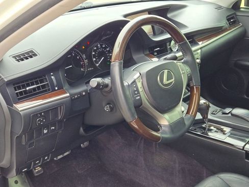 Used 2013 Lexus ES 350 w/ Luxury Pkg image 21