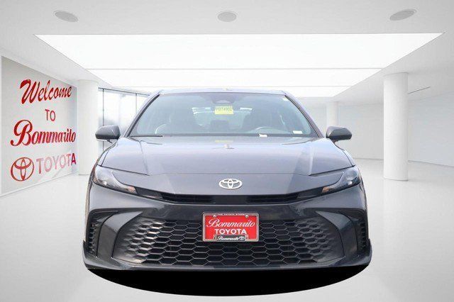 Used 2025 Toyota Camry SE FWD image 4