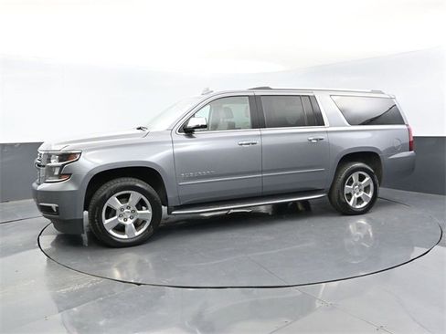 Used 2020 Chevrolet Suburban Premier w/ Premier 6.2L Value Package image 2