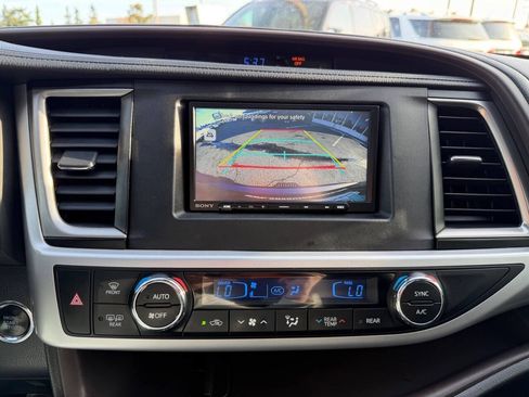 Used 2019 Toyota Highlander XLE AWD/4WD image 34