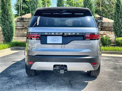 Used 2025 Land Rover Discovery S image 4
