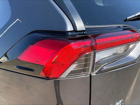 Used 2020 Toyota RAV4 LE AWD/4WD image 27
