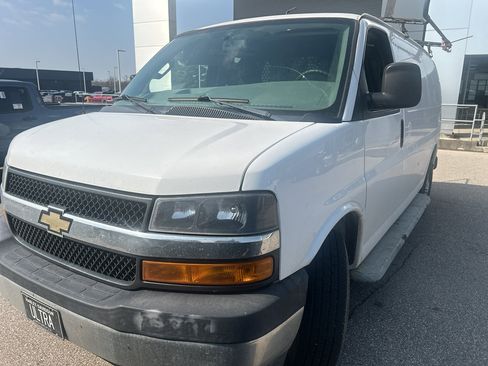 Used 2018 Chevrolet Express 2500 w/ Driver Convenience Package image 2