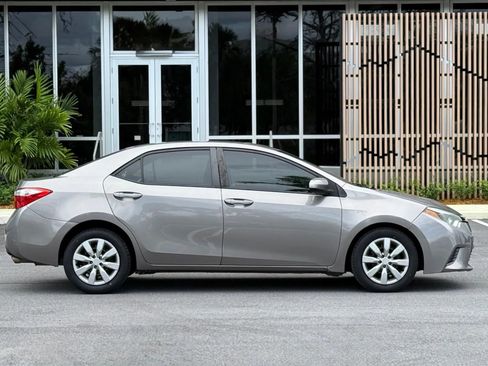 Used 2015 Toyota Corolla LE FWD image 3