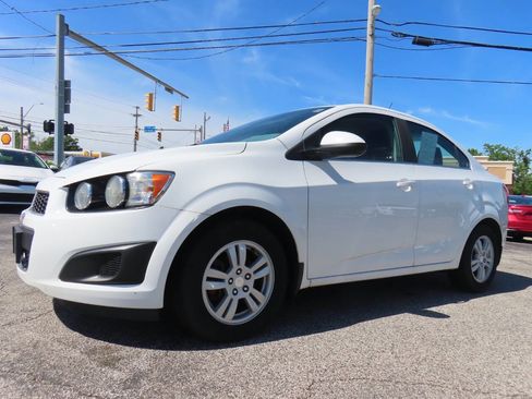 Used 2015 Chevrolet Sonic LT FWD image 4