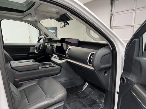 Used 2025 Ford Expedition Active AWD/4WD image 57