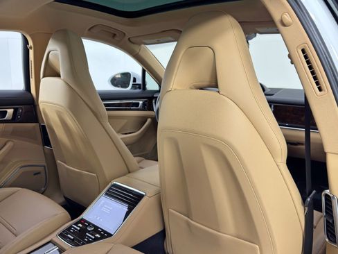 Used 2021 Porsche Panamera w/ Premium Package image 39