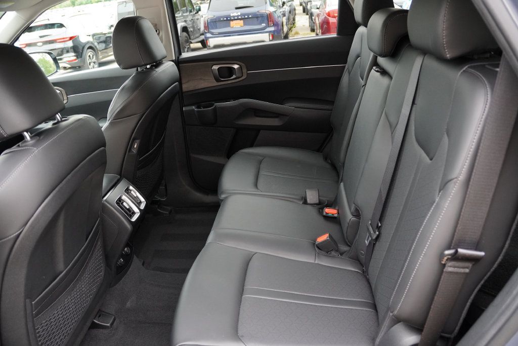 Certified 2023 Kia Sorento S AWD/4WD image 17