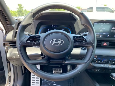 Used 2025 Hyundai Elantra Sport FWD image 13