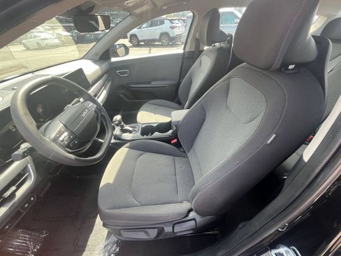 Used 2025 Kia K4 FWD image 28