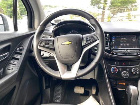 Used 2018 Chevrolet Trax LT w/ LT Convenience Package AWD/4WD image 16