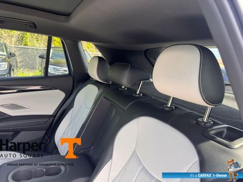 Used 2025 Volkswagen Tiguan SEL R-Line image 9