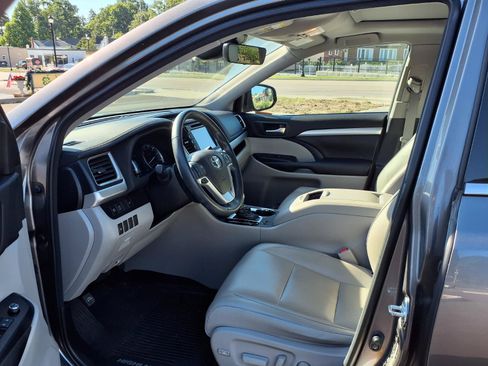Certified 2018 Toyota Highlander XLE AWD/4WD image 20