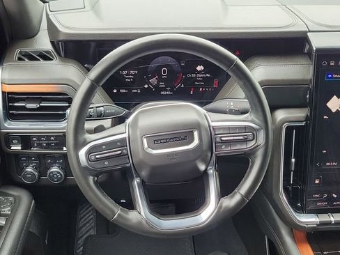 Used 2025 GMC Yukon XL Denali AWD/4WD image 10