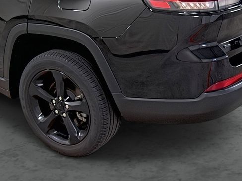 Used 2022 Jeep Grand Cherokee L Limited w/ Black Appearance Package AWD/4WD image 9